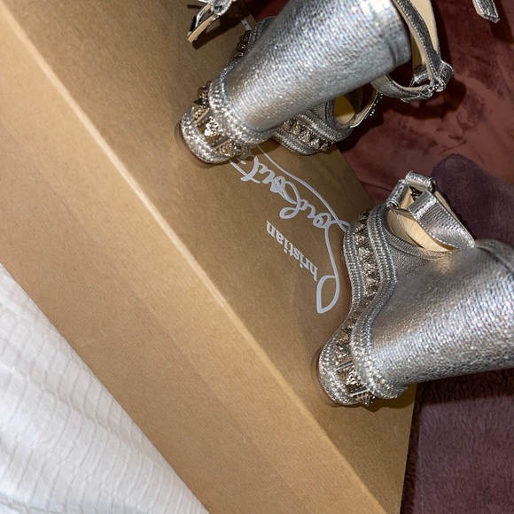 Stunning brand new never worn Christian Louboutin - Picture 6 of 8